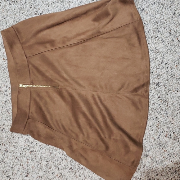 H&M Skirt - Picture 3 of 3